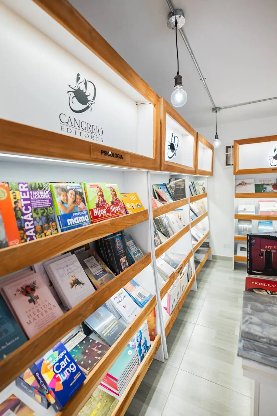 Estantes con libros